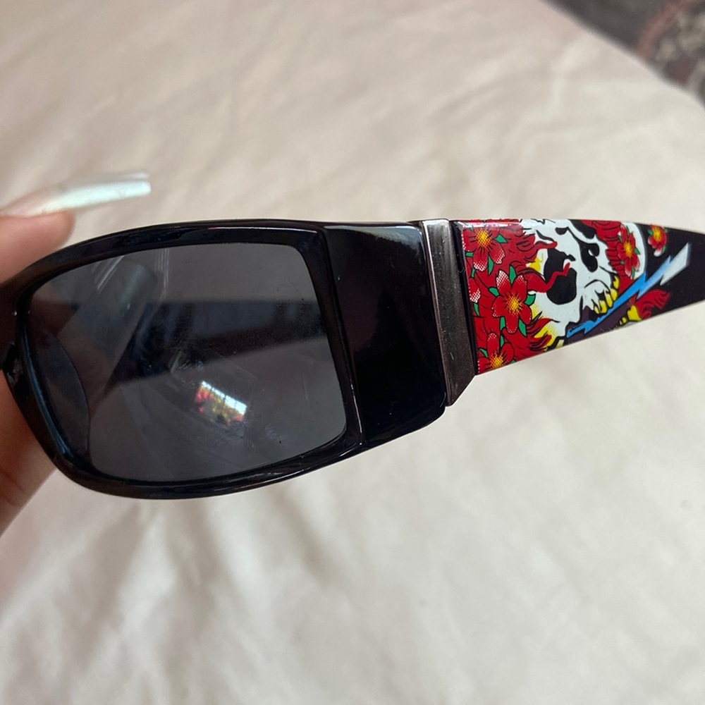 Y2K black vintage sunglasses , no scratches, perfect condition